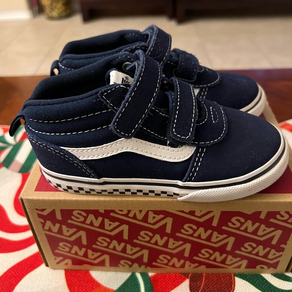 Vans Ward Mid V Checker Sidewall High-Top Sneakers